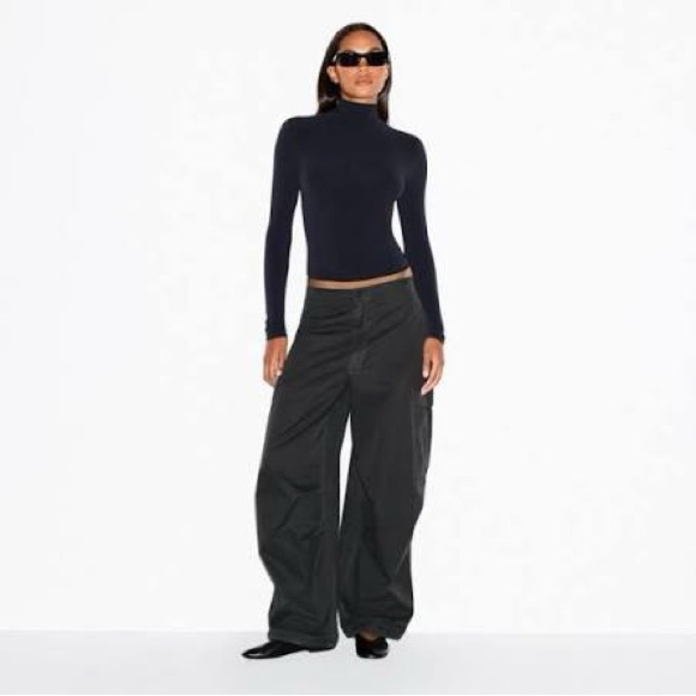 BNWT SKIMS Outdoor Woven Cargo Pant - Onyx - S